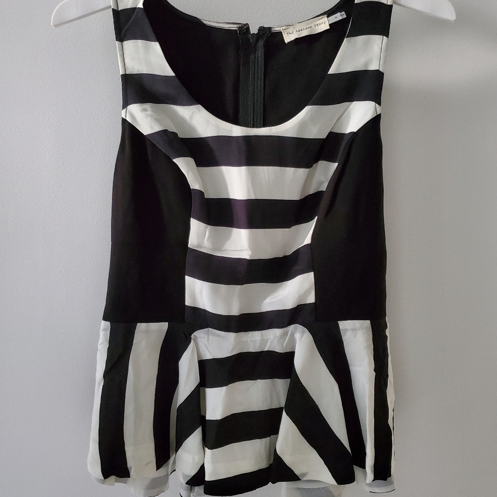 THE ADDISON STORY PEPLUM HI LO TOP - SIZE M
